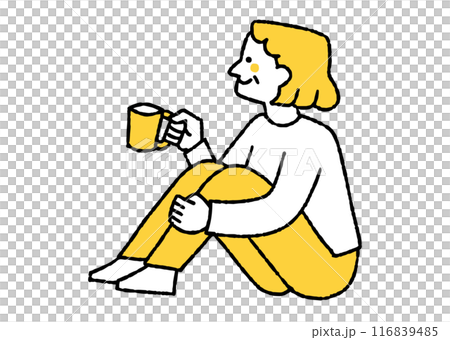 座ってコーヒーを飲んでいる高齢女性 116839485