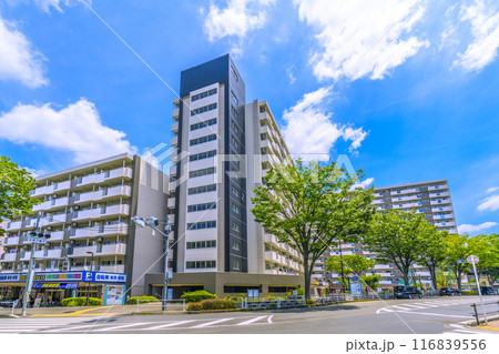 日本の東京都市景観　7月。町田市のJR横浜線 成瀬駅前などを望む＝21日 116839556