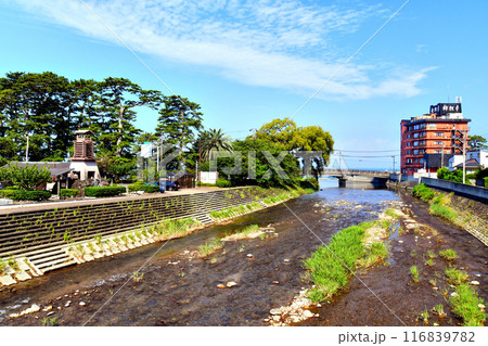 土肥大橋/土肥山川より下流方向/海岸方面を望む(静岡県伊豆市)【2024.7】 土肥大橋/土肥山川より下流方向/海岸方面を望む(静岡県伊豆市)【2024.7】 116839782