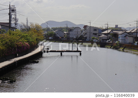 高知市街を東流する江ノ口川と地球33番地 116840039