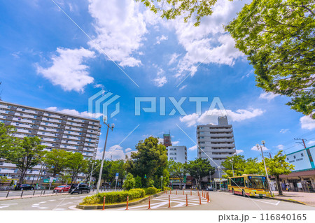 日本の東京都市景観　7月。町田市の横浜線 成瀬駅などを望む＝21日 116840165