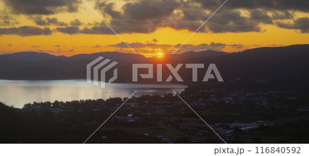 日の出前の前の奄美の東の空 116840592