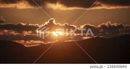 日の出前の奄美の東の空 116840664