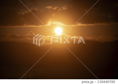 日の出前の奄美の東の空 日の出前の奄美の東の空 116840780