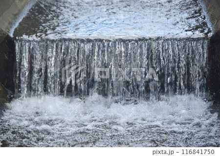 涼し気な用水路の流れ 涼し気な用水路の流れ 116841750