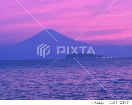 富士山と江の島絶景 116842397