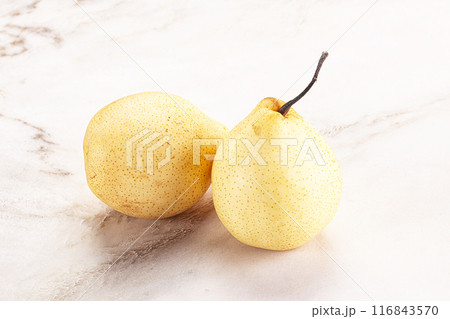 Yellow ripe sweet Chinese pear 116843570