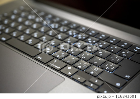 かっこいいキーボードのイメージ写真　～るボタンフォーカス～ 116843601