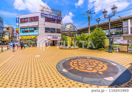 日本の東京都市景観　7月。町田市のJR横浜線 成瀬駅南口バラの広場などを望む＝21日 116843969