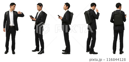 スマホを見るビジネスマン全身人物切り抜き素材 スマホを見るビジネスマン全身人物切り抜き素材 116844128