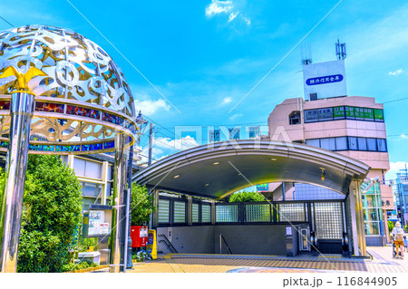 日本の東京都市景観　7月。町田市のJR横浜線 成瀬駅や成瀬駅南口バラの広場などを望む＝21日 116844905