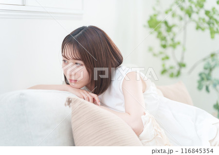 リラックスした若い女性 リラックスした若い女性 116845354