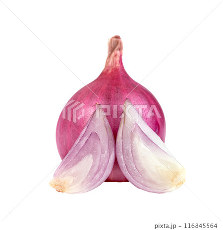 shallots onion chopped isolated shallots onion chopped isolated 116845564