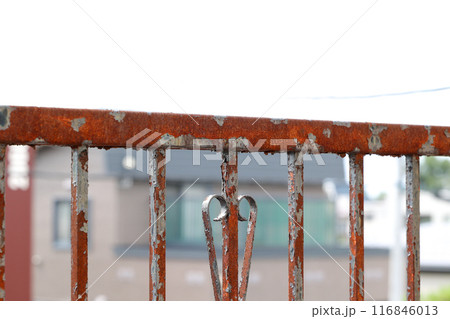 柵, ベランダ, 鉄, サビ, 劣化, 錆, 屋外、錆びる、さび、古い、金属 柵, ベランダ, 鉄, サビ, 劣化, 錆, 屋外、錆びる、さび、古い、金属 116846013