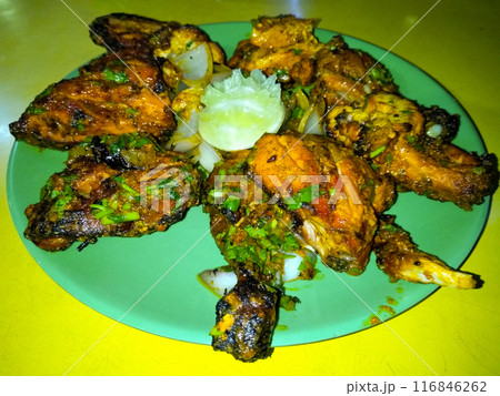 A picture of roasted chicken with selective focus 116846262