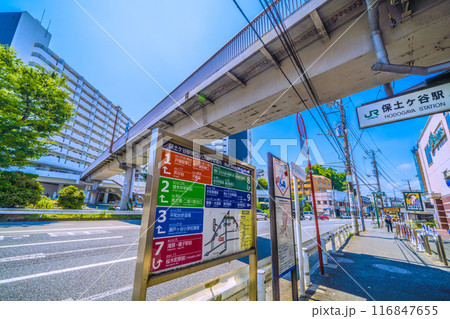 日本の横浜都市景観 7月。横浜市保土ケ谷区にある保土ケ谷駅(東口)の駅前などを望む=22日 日本の横浜都市景観 7月。横浜市保土ケ谷区にある保土ケ谷駅(東口)の駅前などを望む=22日 116847655