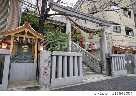 ガマ伝説で有名な、麻布十番「十番稲荷神社」（東京都港区麻布十番） 116848004