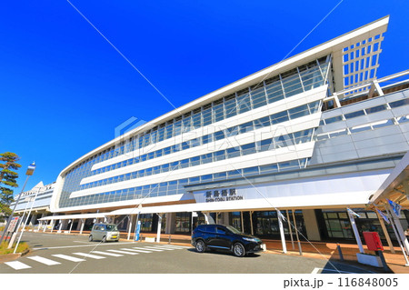 【佐賀県】快晴の新鳥栖駅の西口 116848005