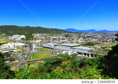 【佐賀県】朝日山公園から見た新鳥栖駅 116848010