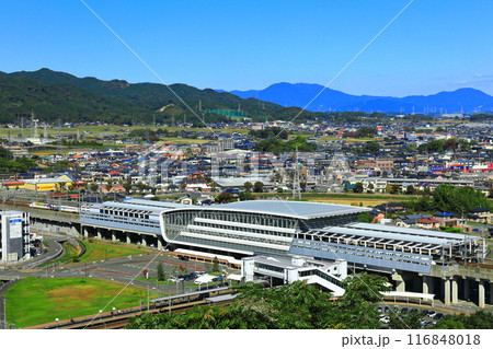 【佐賀県】九州新幹線と新鳥栖駅（朝日山公園） 116848018