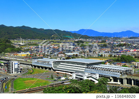 【佐賀県】九州新幹線と新鳥栖駅（朝日山公園） 116848020