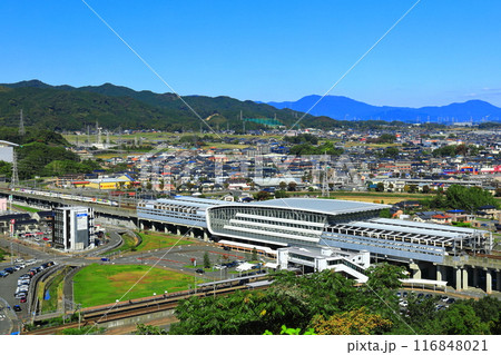 【佐賀県】九州新幹線と新鳥栖駅（朝日山公園） 116848021