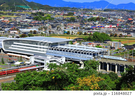 【佐賀県】九州新幹線と新鳥栖駅(朝日山公園) 【佐賀県】九州新幹線と新鳥栖駅(朝日山公園) 116848027
