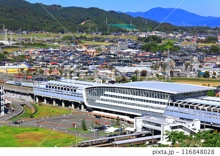 【佐賀県】九州新幹線と新鳥栖駅(朝日山公園) 【佐賀県】九州新幹線と新鳥栖駅(朝日山公園) 116848028