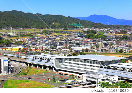 【佐賀県】九州新幹線と新鳥栖駅（朝日山公園） 116848029