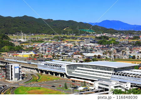 【佐賀県】九州新幹線と新鳥栖駅（朝日山公園） 116848030