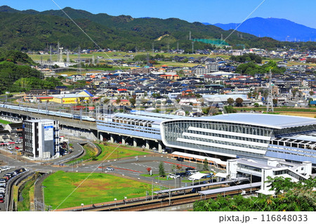 【佐賀県】九州新幹線と新鳥栖駅（朝日山公園） 116848033
