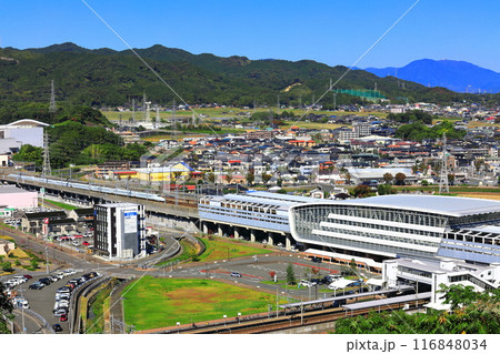 【佐賀県】九州新幹線と新鳥栖駅(朝日山公園) 【佐賀県】九州新幹線と新鳥栖駅(朝日山公園) 116848034