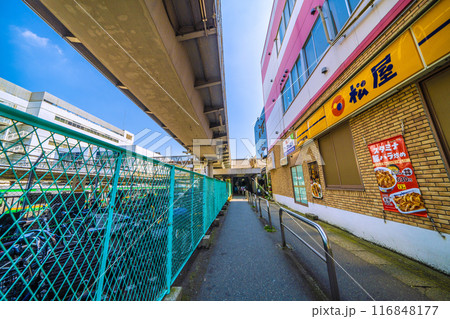 日本の横浜都市景観 7月。横浜市保土ケ谷区にある保土ケ谷駅(東口)の駅前などを望む=22日 日本の横浜都市景観 7月。横浜市保土ケ谷区にある保土ケ谷駅(東口)の駅前などを望む=22日 116848177
