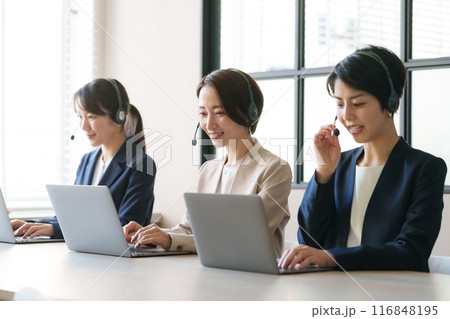 女性　オペレーター 116848195