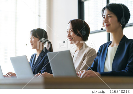 女性　オペレーター 116848218