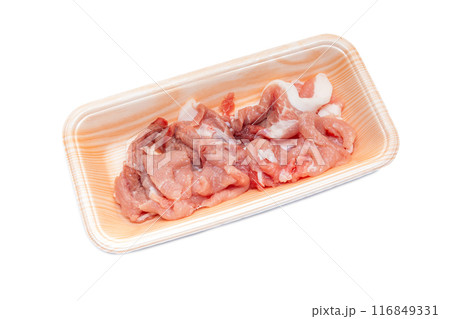 食品トレー入りの豚小間切れ【白背景・切り抜き】 食品トレー入りの豚小間切れ【白背景・切り抜き】 116849331