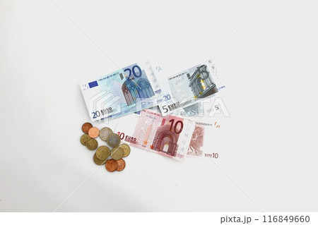 白い背景で撮った 少し古い世界のお金シリーズ EUユーロ 白い背景で撮った 少し古い世界のお金シリーズ EUユーロ 116849660