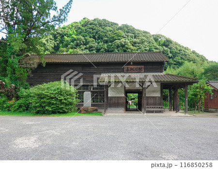 鹿児島県内最古の駅舎が遺る 肥薩線の嘉例川駅(鹿児島県霧島市) 鹿児島県内最古の駅舎が遺る 肥薩線の嘉例川駅(鹿児島県霧島市) 116850258