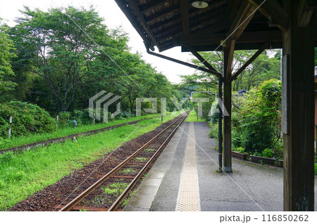 鹿児島県内最古の駅舎が遺る　肥薩線の嘉例川駅（鹿児島県霧島市） 116850262