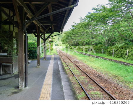 鹿児島県内最古の駅舎が遺る　肥薩線の嘉例川駅（鹿児島県霧島市） 116850263