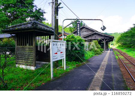 鹿児島県内最古の駅舎が遺る　肥薩線の嘉例川駅（鹿児島県霧島市） 116850272