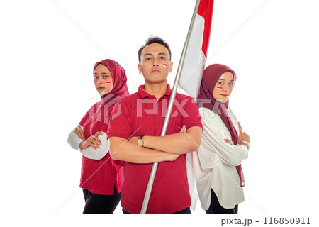 Portrait of Indonesian people with arms crossed carrying Indonesian flags 116850911