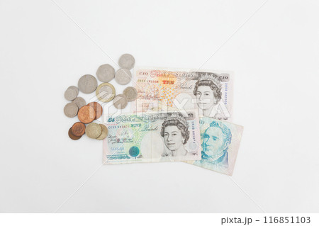 白い背景で撮った 少し古い世界のお金シリーズ イギリスポンド 白い背景で撮った 少し古い世界のお金シリーズ イギリスポンド 116851103