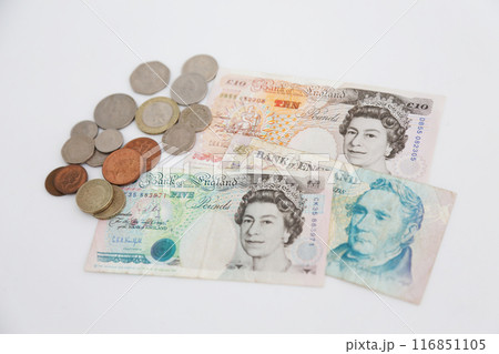 白い背景で撮った 少し古い世界のお金シリーズ イギリスポンド 白い背景で撮った 少し古い世界のお金シリーズ イギリスポンド 116851105