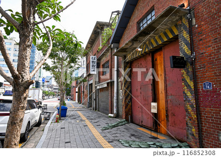 町工場をリノベした聖水洞カフェ通り【韓国/ソウル】 町工場をリノベした聖水洞カフェ通り【韓国/ソウル】 116852308