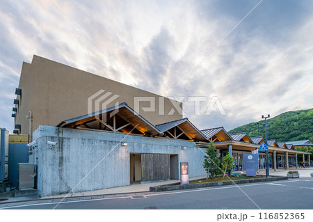 道の駅　くるら戸田　西伊豆戸田温泉の天然の源泉を使った源泉かけ流しの日帰り入浴施設　夕暮 116852365