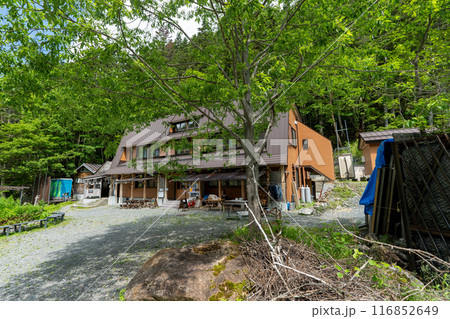 仙丈ヶ岳と甲斐駒ヶ岳の為の長衛小屋ベースキャンプ 116852649