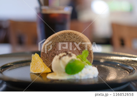 カフェのロールケーキ 116852658