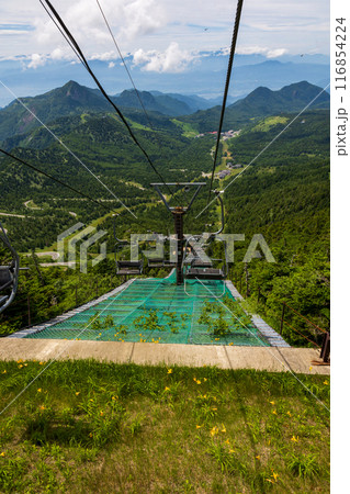 夏の志賀高原　横手山スカイリフトからの風景 116854224