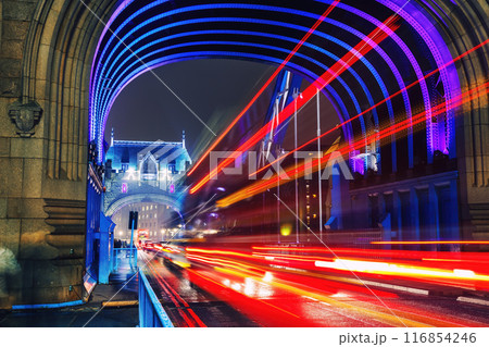 Tower bridge in London at night 116854246